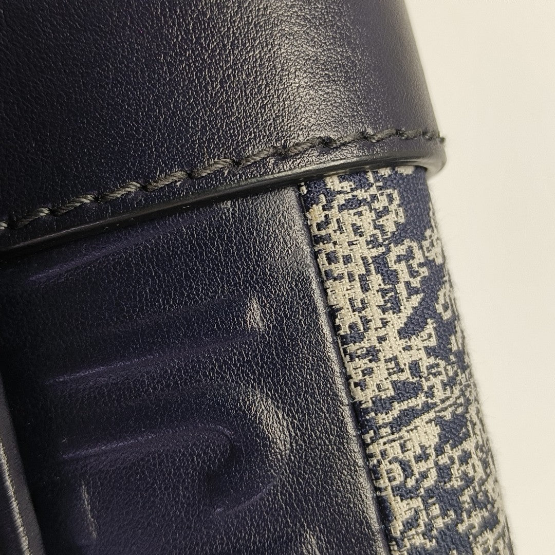 30 Montaigne Canvas Blue