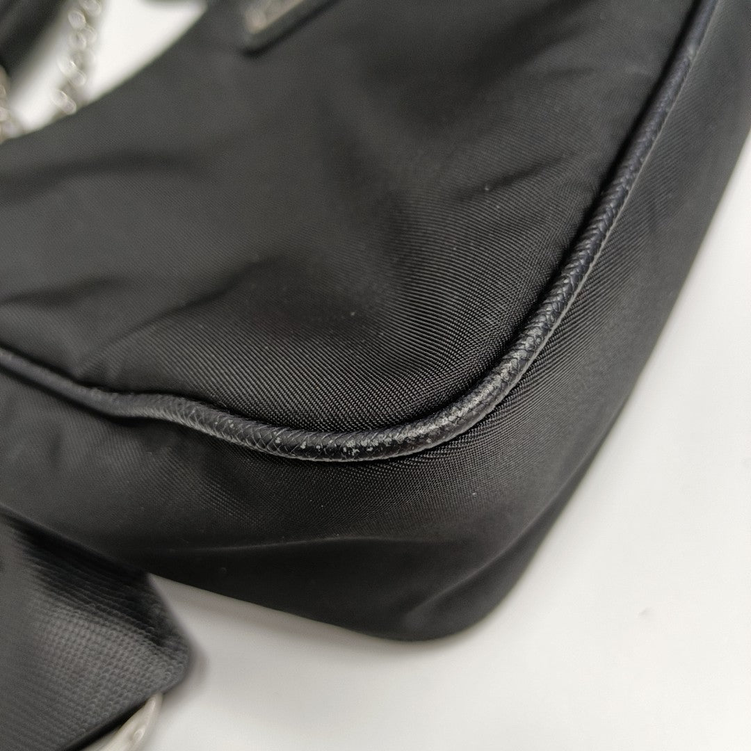 Authenticated pre-owned  Re-Edition2005 Nylon Black - Shoulder Bag at Looply