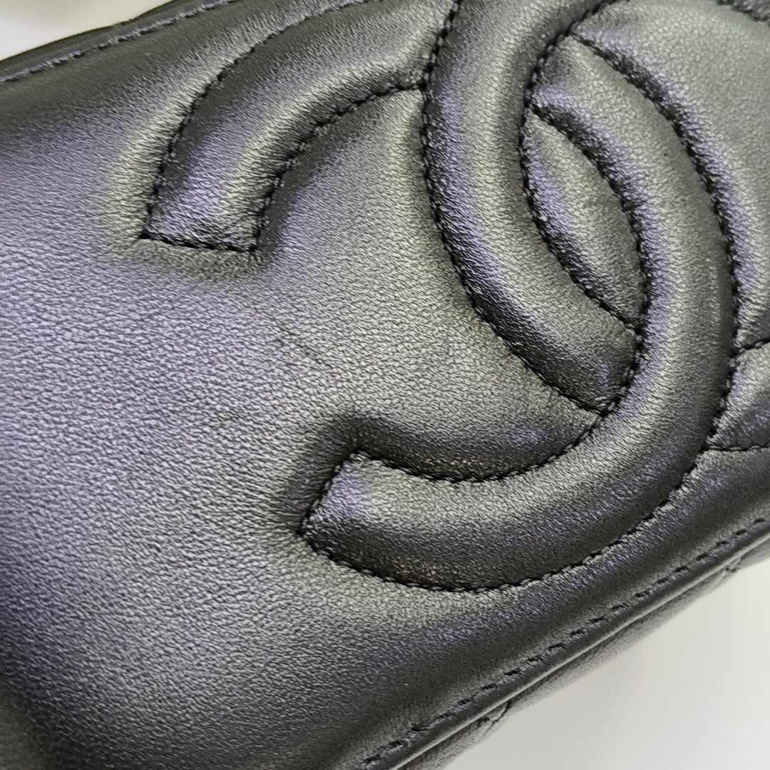 VINTAGE COSMETIC BAGS Quilted Lambskin Black