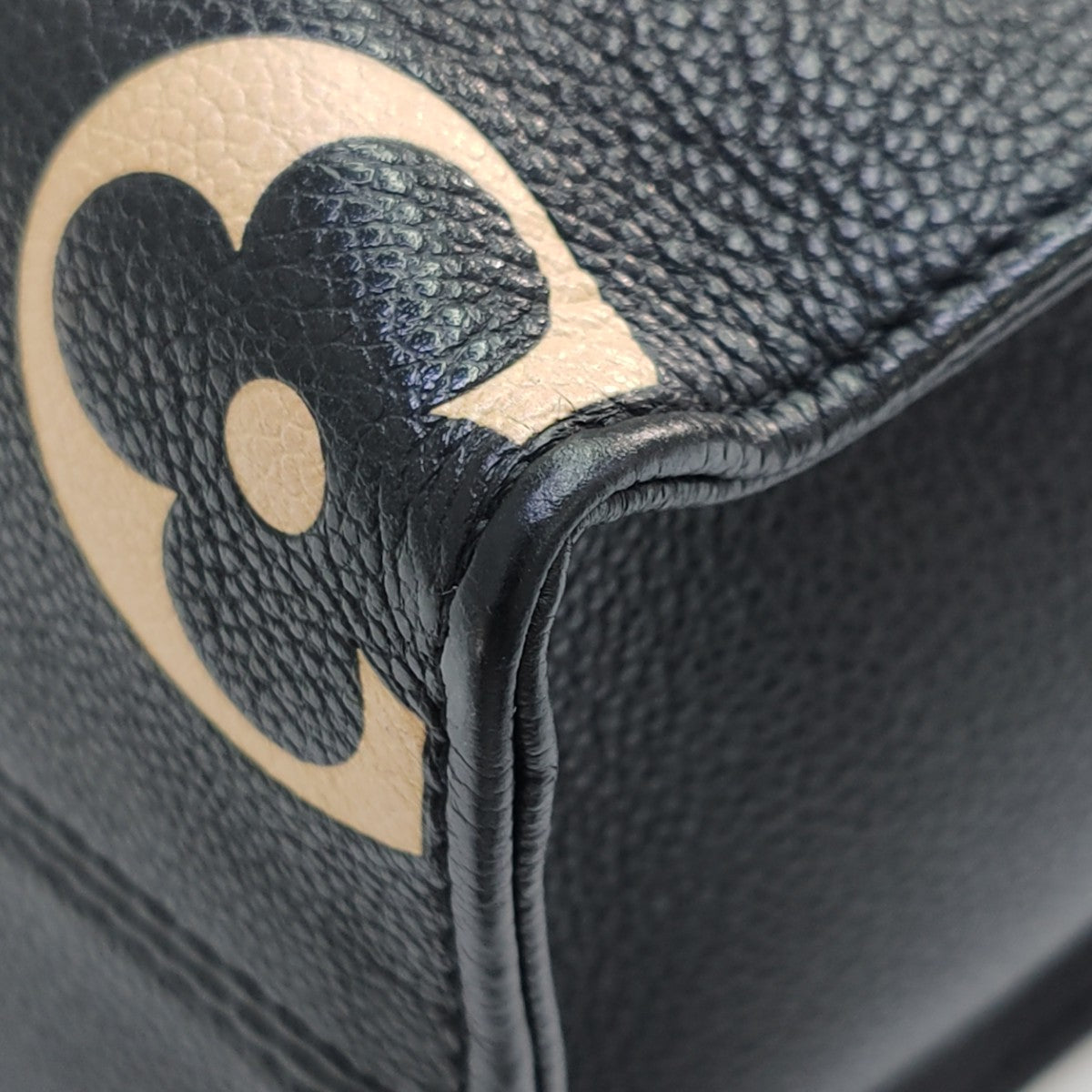 ONTHEGO PM Calfskin Black