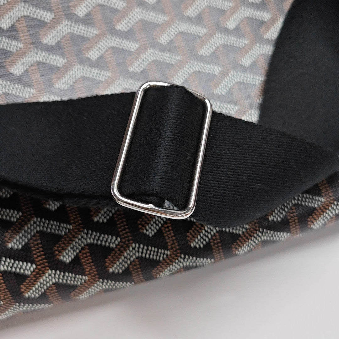 Capétien Coated Canvas Black