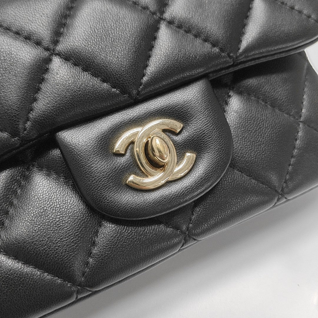 CLASSIC FLAP Mini Quilted Lambskin Black