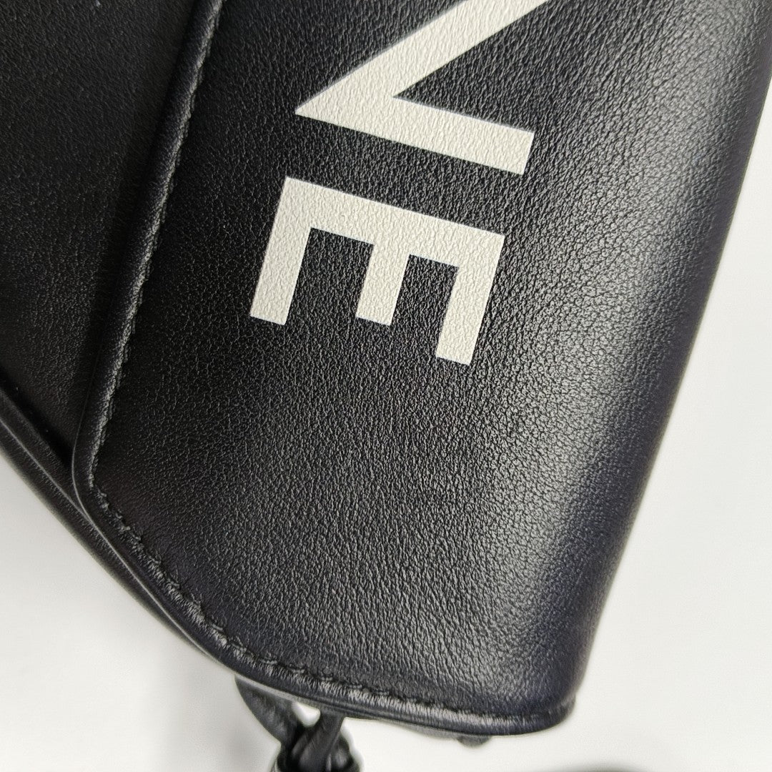 TRIANGLE Calfskin Black