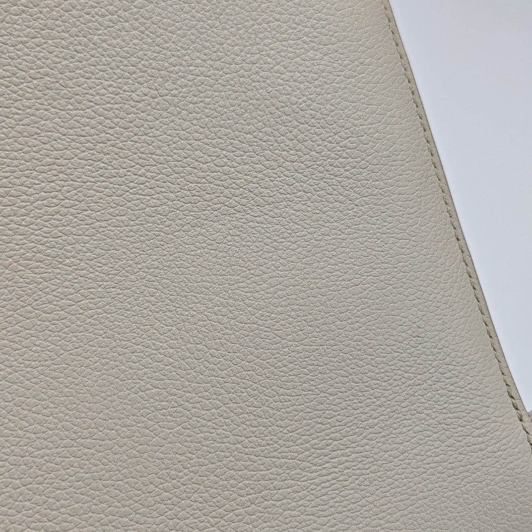 Constance 23 Evercolor White