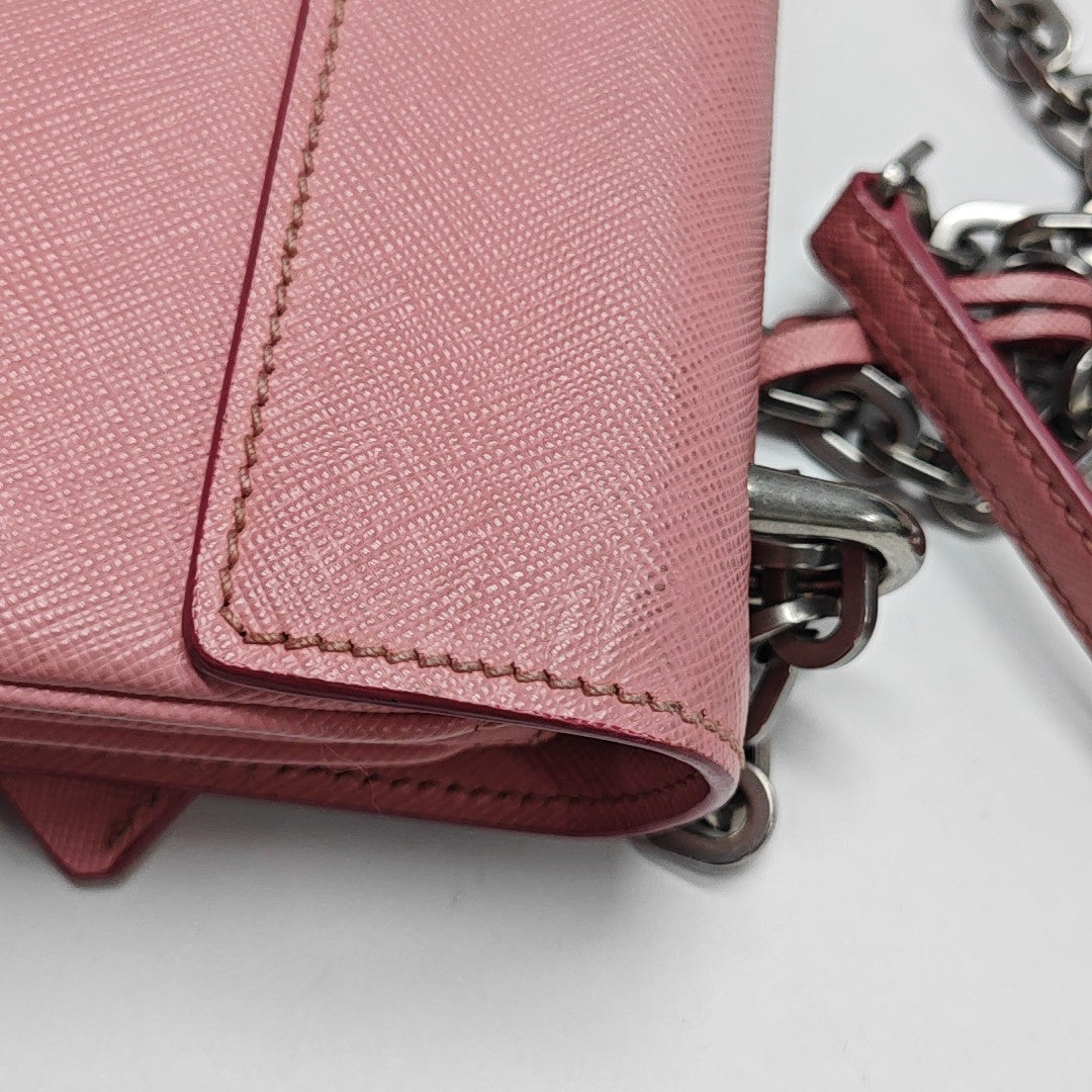 Closure Saffiano Calfskin Pink