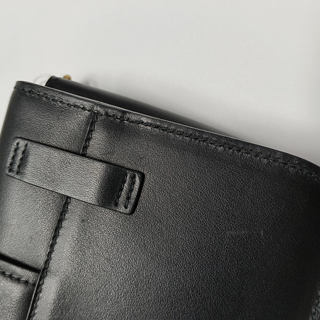 Authenticated pre-owned  Cahier Calfskin Black - Shoulder Bag at Looply