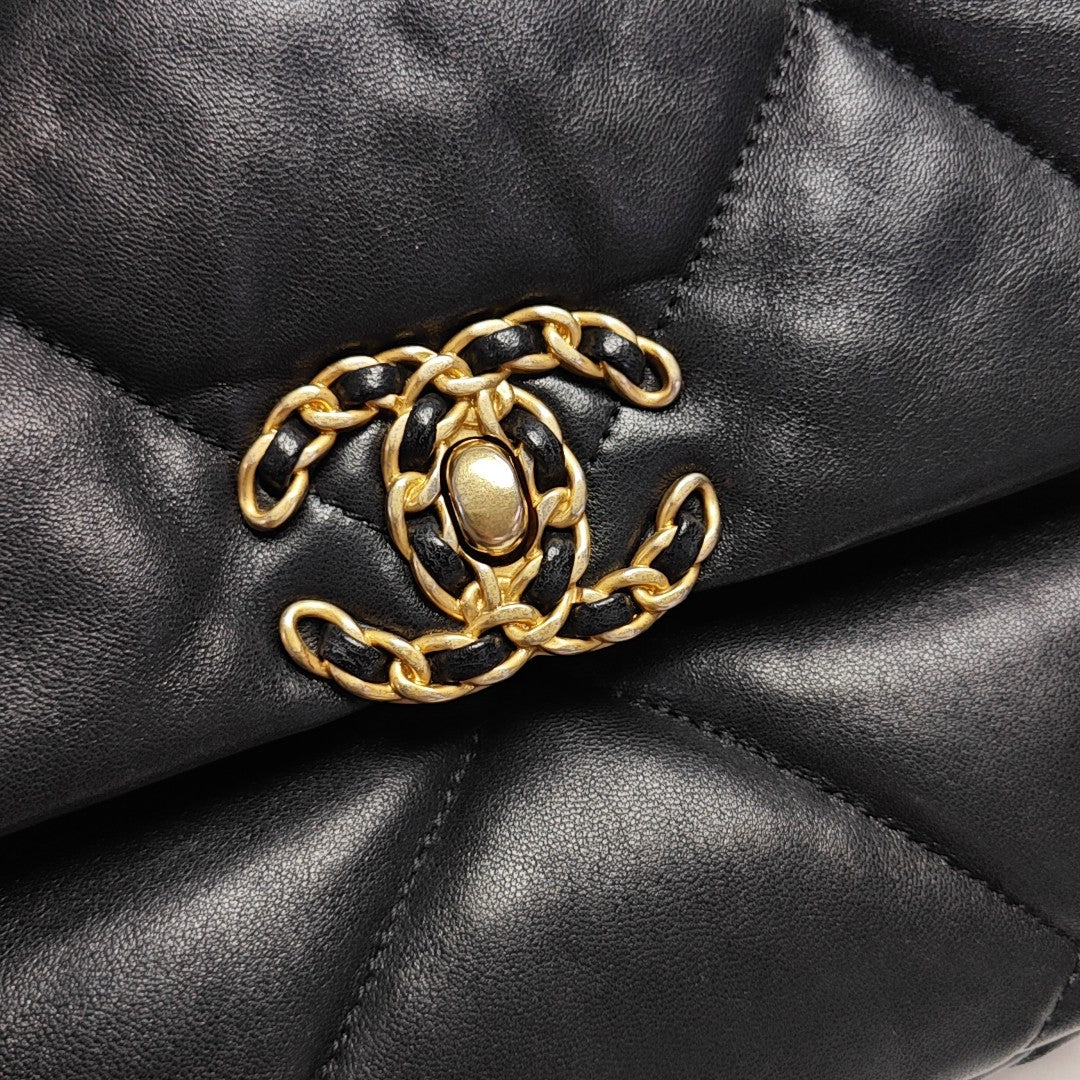 CHANEL 19 Grande Piel de Cordero Acolchada Negro