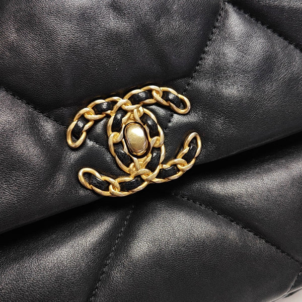 CHANEL 19 Grande Piel de Cordero Acolchada Negro