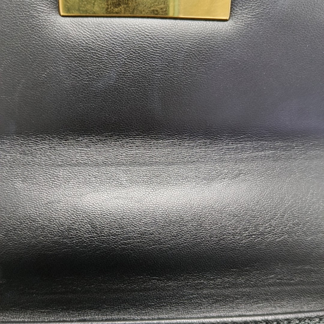 Authenticated pre-owned  30 Montaigne Calfskin Black - Shoulder Bag at Looply