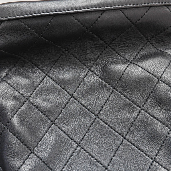 CC DRAWSTRING BUCKET Small Quilted Calfskin Black