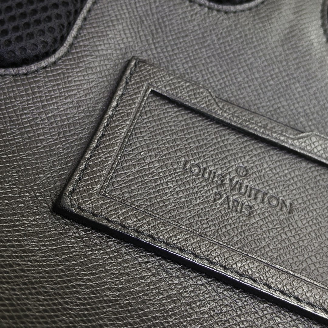 PEGASE GM Calfskin Black