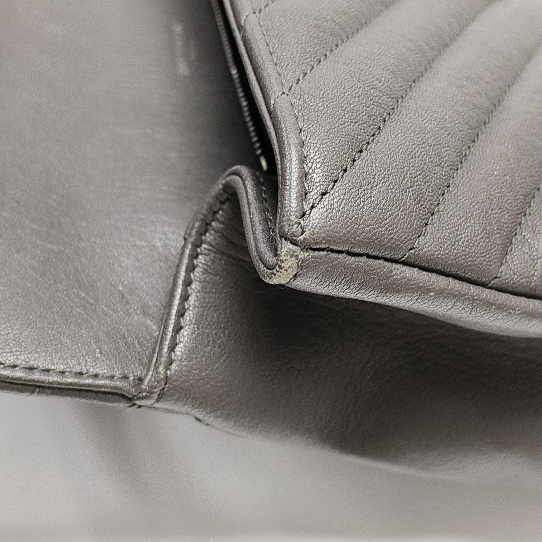 COLLEGE Medium Chevron Calfskin Gray