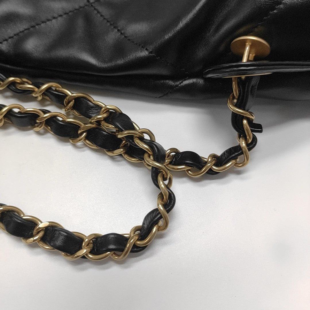 CHANEL 22 Large Calfskin Black