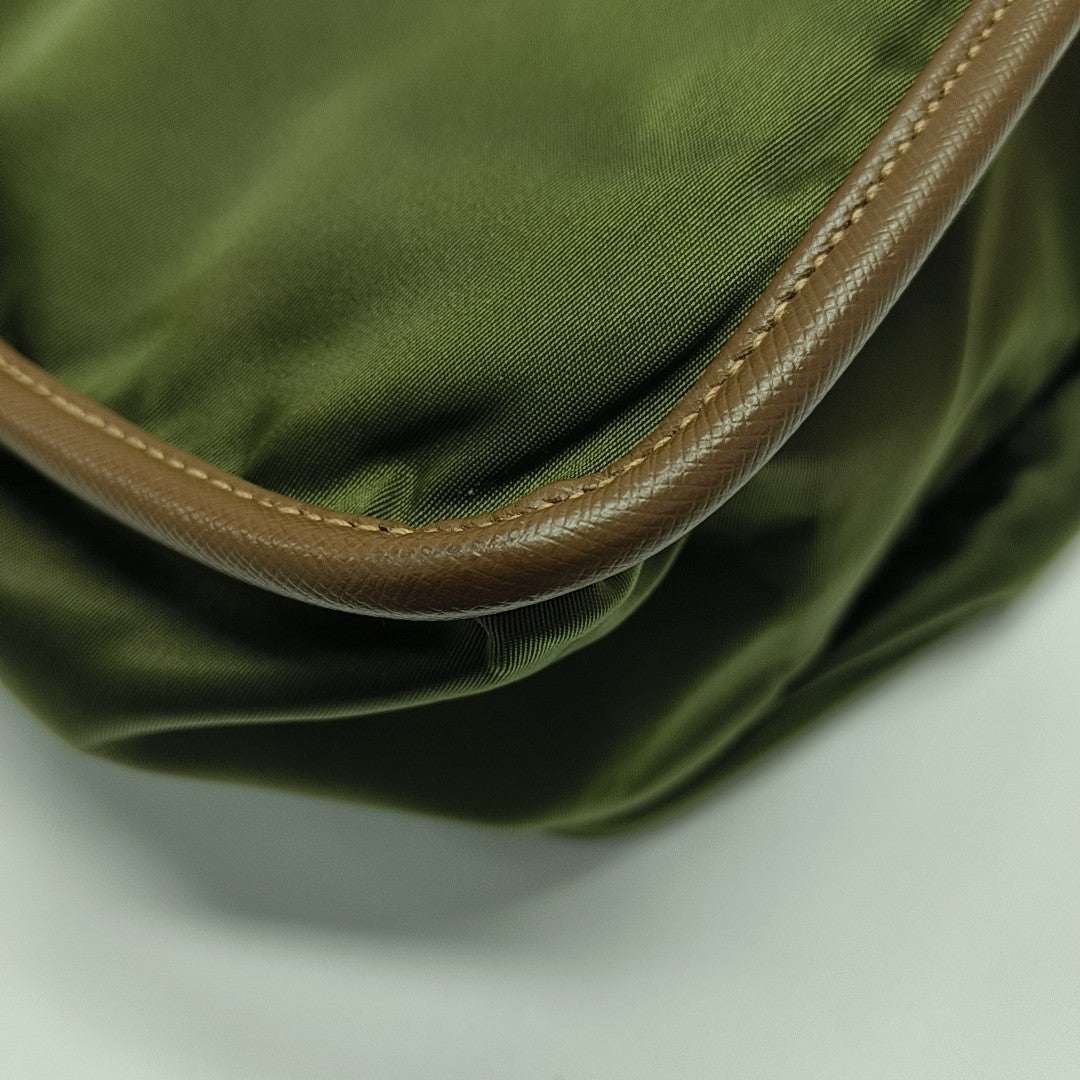 Vela Messenger Bag Nylon Green