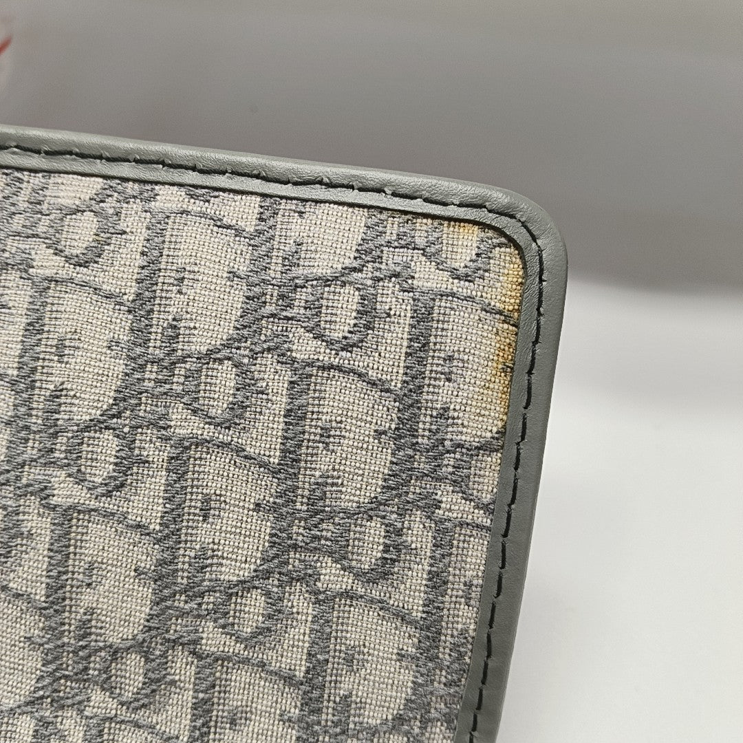 30 Montaigne Oblique Canvas Gray
