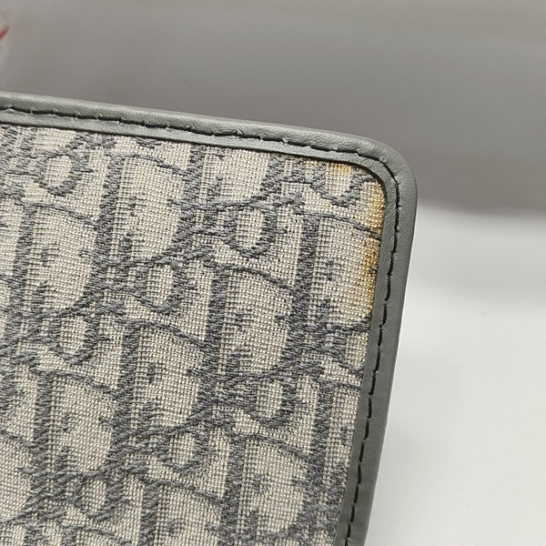 30 Montaigne Oblique Canvas Gray