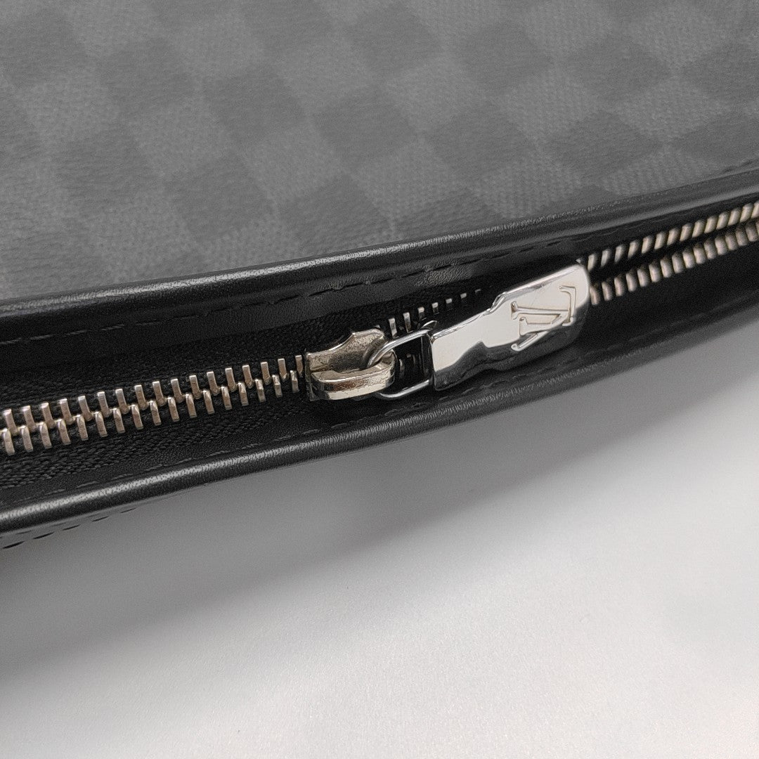 Pochette Voyag MM Damier Graphite Coated Canvas Gray
