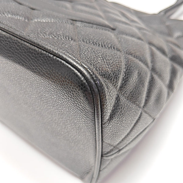Authenticated pre-owned  MEDALLION Quilted Calfskin Black - Shoulder Bag at Looply