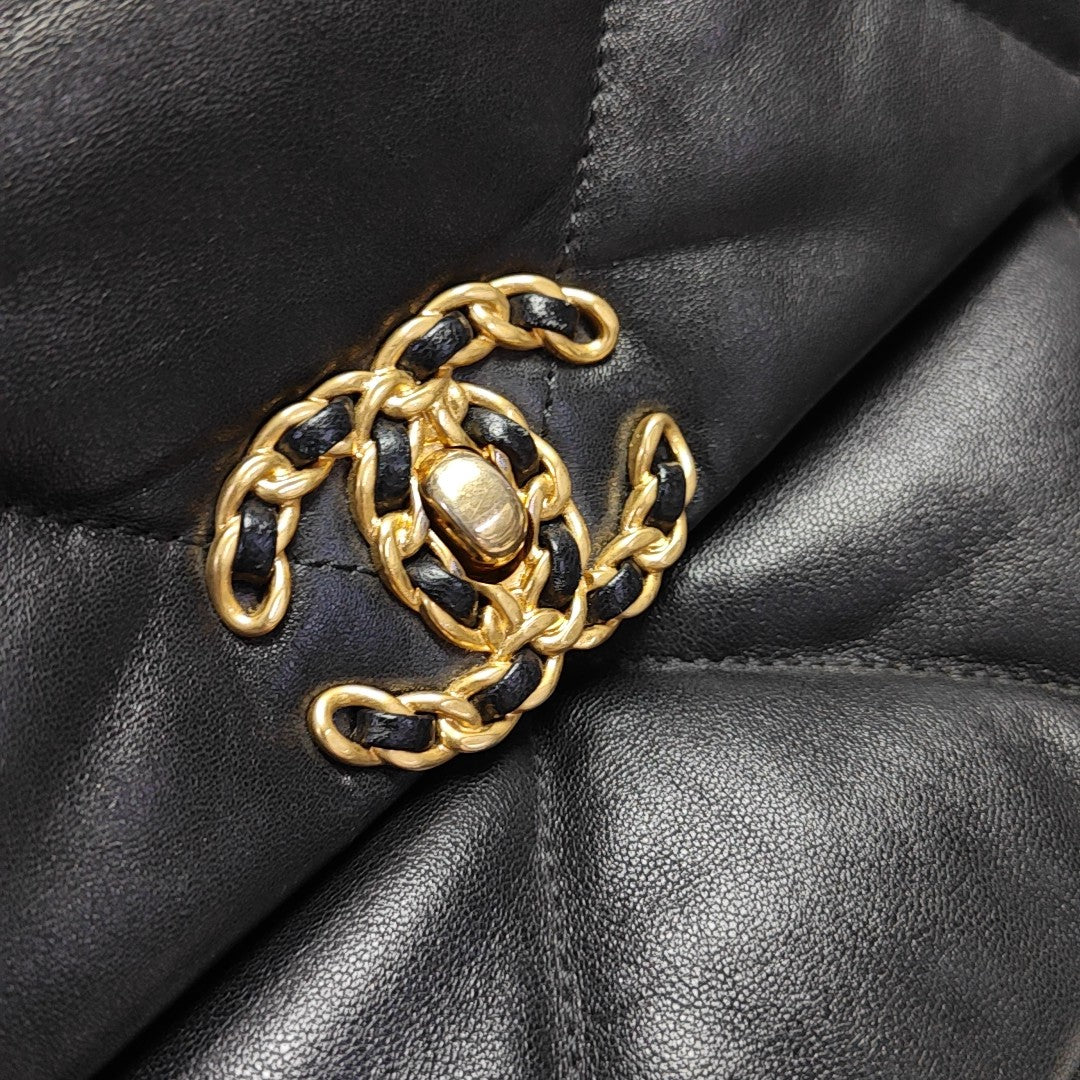 CHANEL 19 Maxi Quilted Lambskin Black