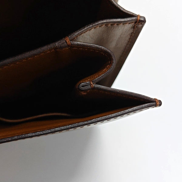 Authenticated pre-owned  CLASSIC BOX Medium Calfskin Brown - Shoulder Bag at Looply