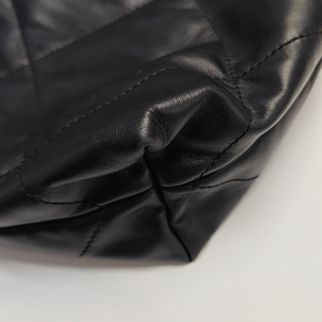 CHANEL 22 Small Quilted Calfskin Black