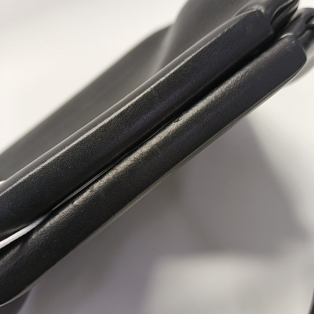 Point Small Calfskin Black