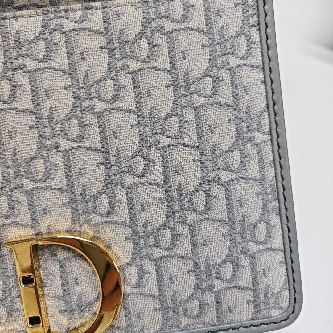 30 Montaigne Oblique Canvas Gray