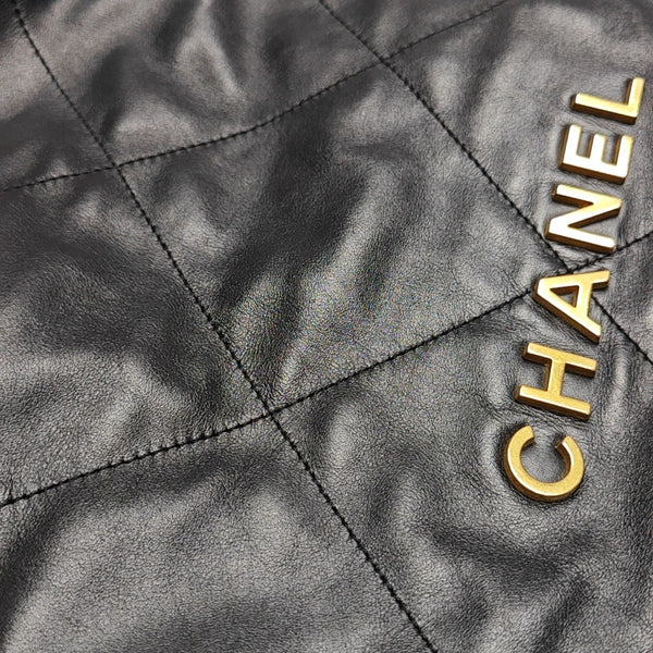 CHANEL 22 Medium Quilted Calfskin Black