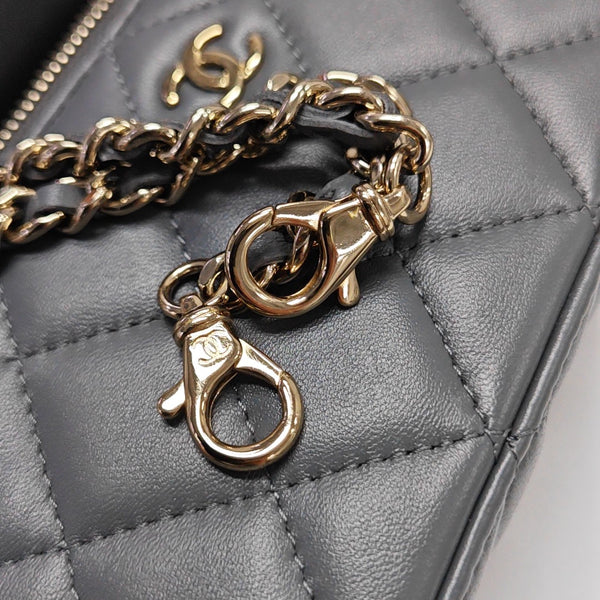 VANITY CASE Quilted Lambskin Gray