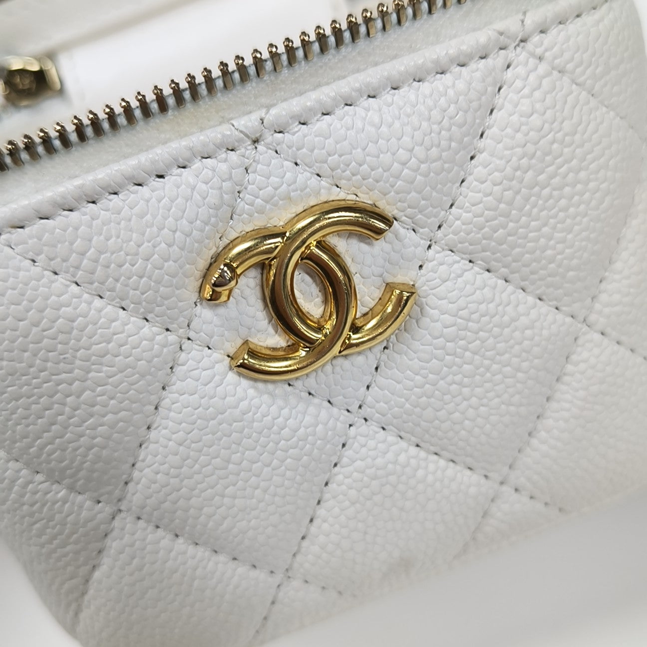 VANITY CASE Small Quilted Grained Calfskin White