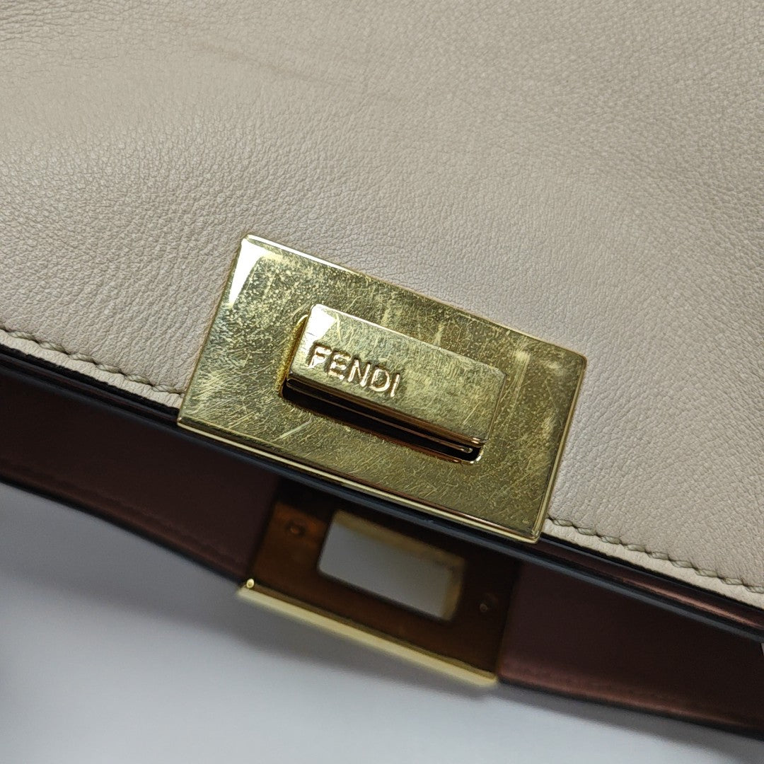 Peekaboo  Essential Medium Calfskin Beige