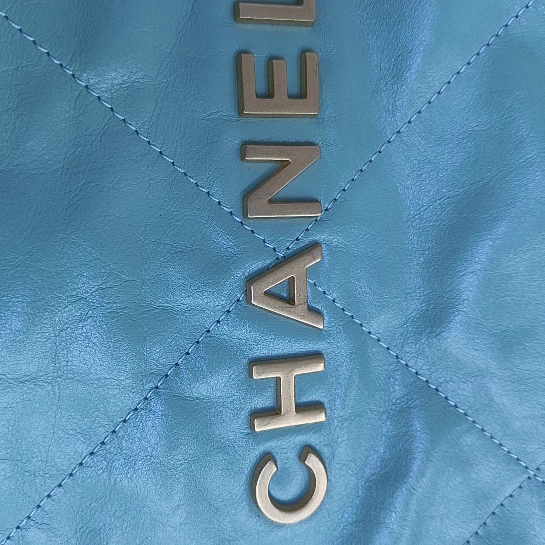 CHANEL 22 Small Quilted Calfskin Green