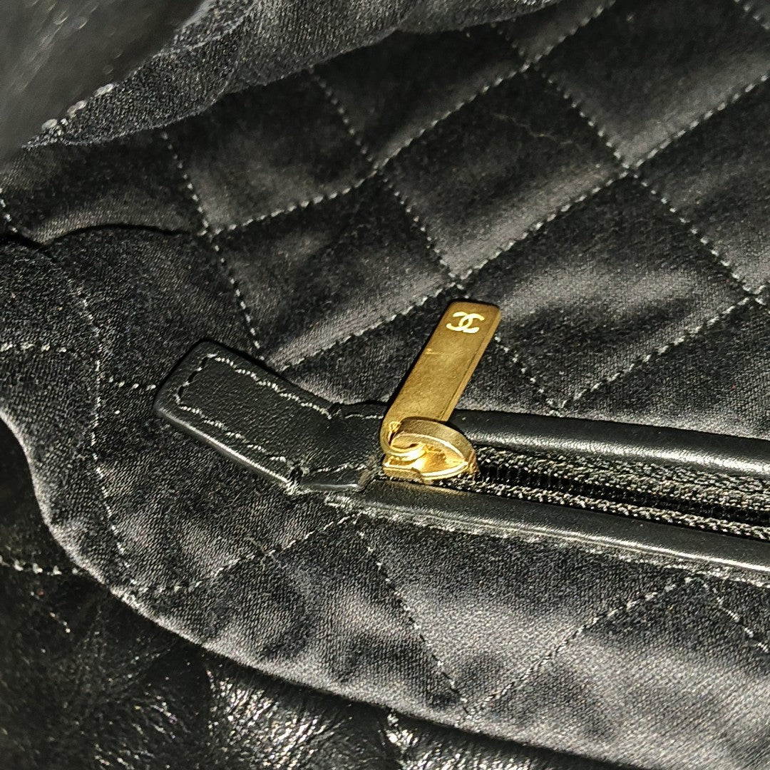 CHANEL 22 Small Quilted Calfskin Black