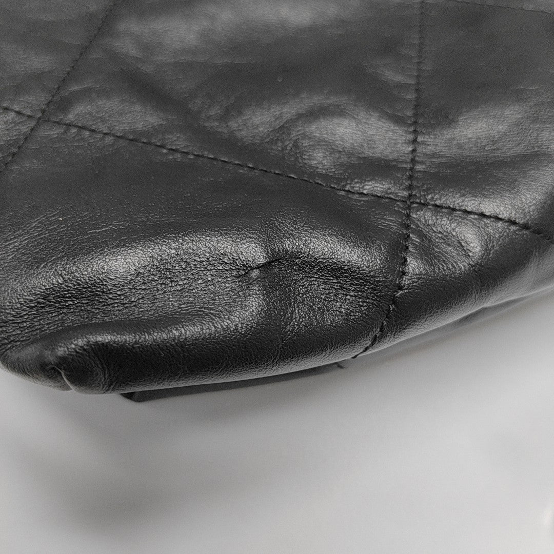 CHANEL 22 Medium Quilted Calfskin Black
