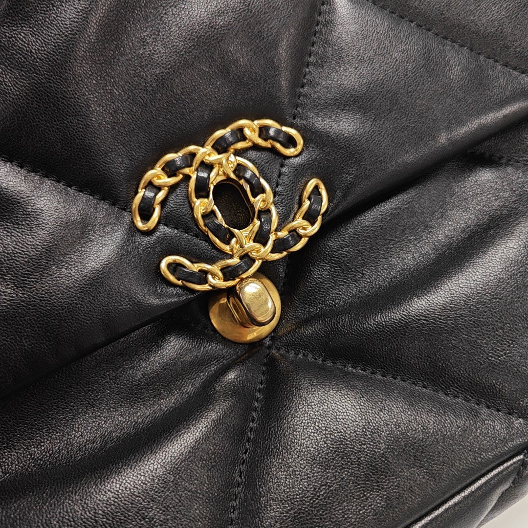 CHANEL 19 Small Quilted Lambskin Black