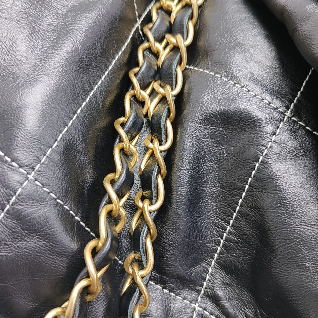 CHANEL 22 Small Quilted Calfskin Black
