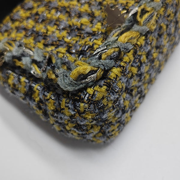 CLASSIC FLAP Medium Quilted Wool Yellow
