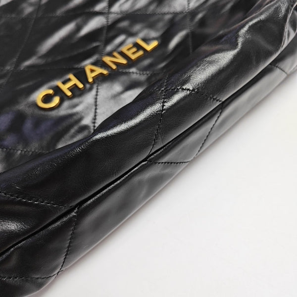 CHANEL 22 Small Quilted Calfskin Black
