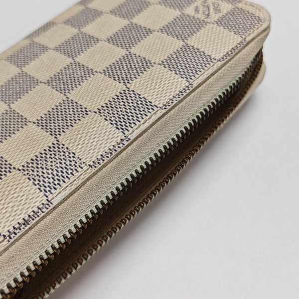 ZIPPY Damier Azur Coated Canvas White Wallet