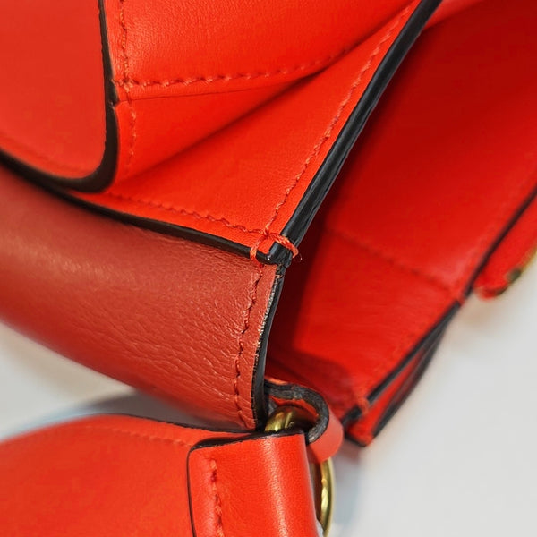 Authenticated pre-owned  FRAME Medium Calfskin Red - Shoulder Bag at Looply