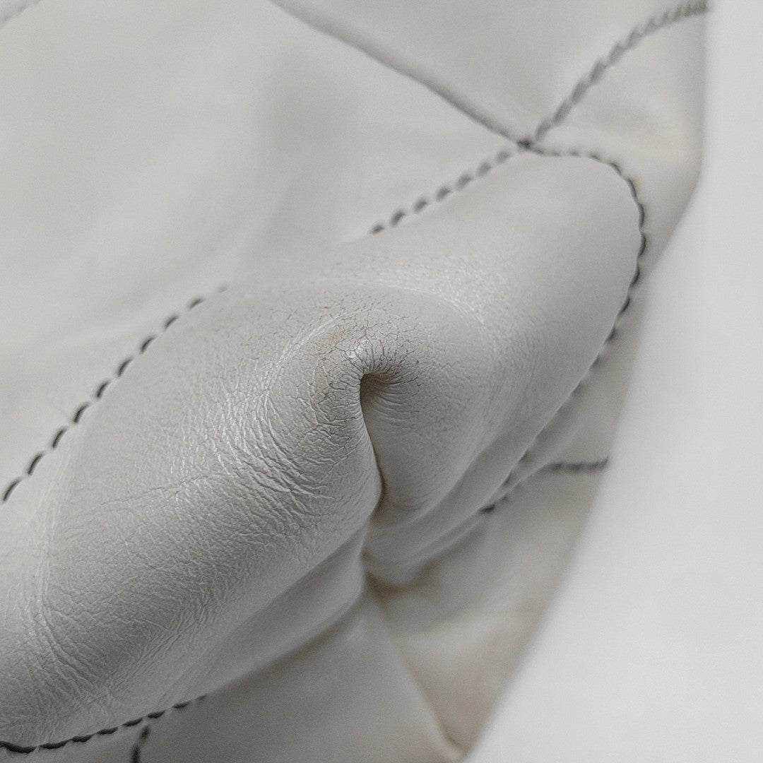 CHANEL 22 Medium Quilted Calfskin White