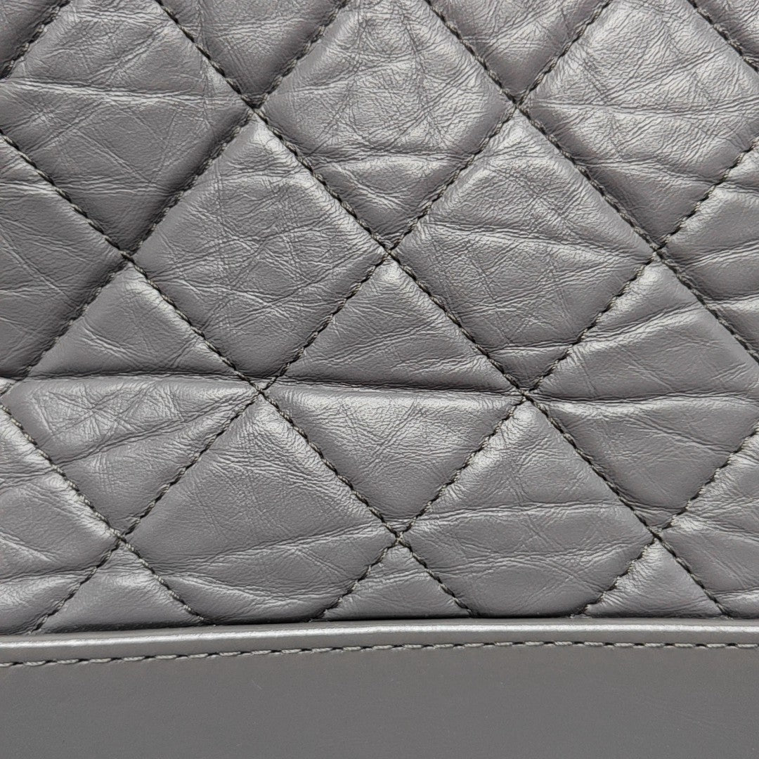GABRIELLE Small Quilted Calfskin Gray