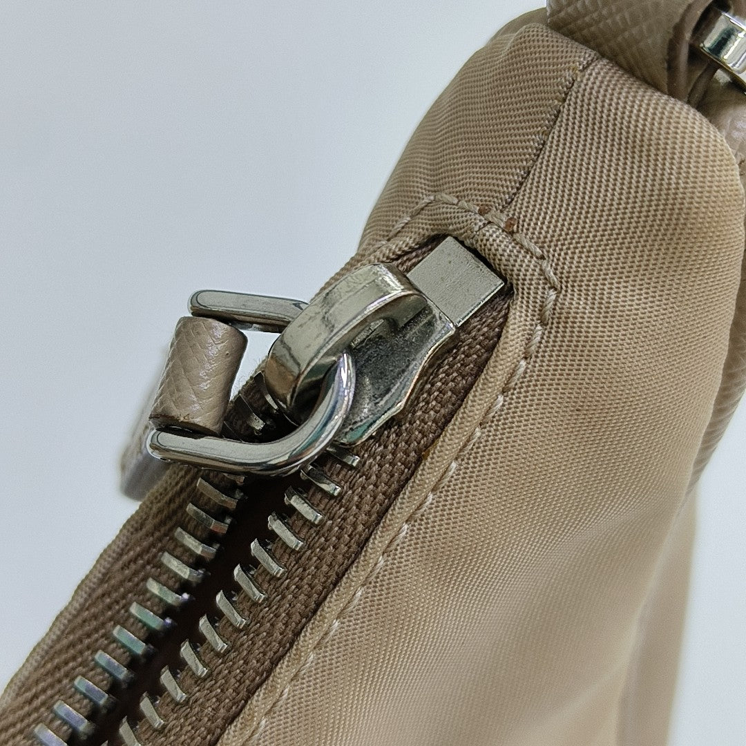 Re-Edition2005 Nylon Beige