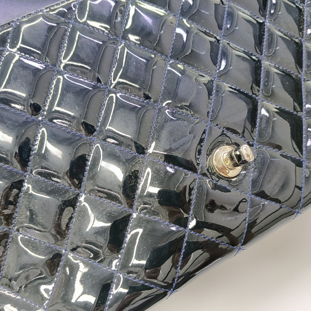 CLASSIC FLAP Jumbo Quilted Patent Leather Blue
