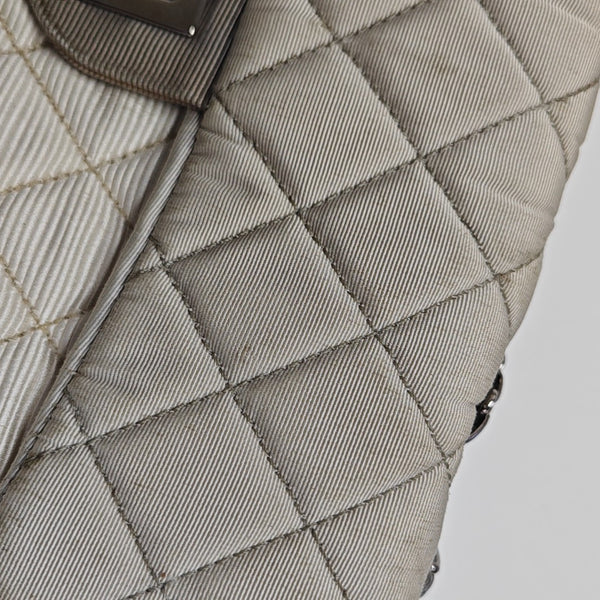 2.55 225 Quilted Fabric White
