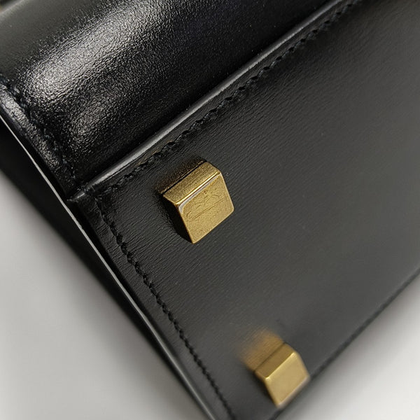 Authenticated pre-owned  MANHATTAN Small Calfskin Black - Tote Bag at Looply
