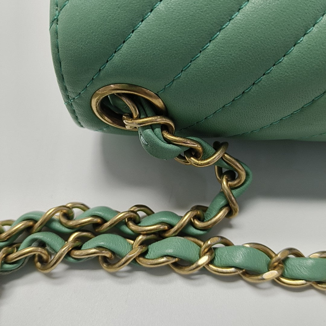 CLASSIC FLAP Mini Chevron Calfskin Green