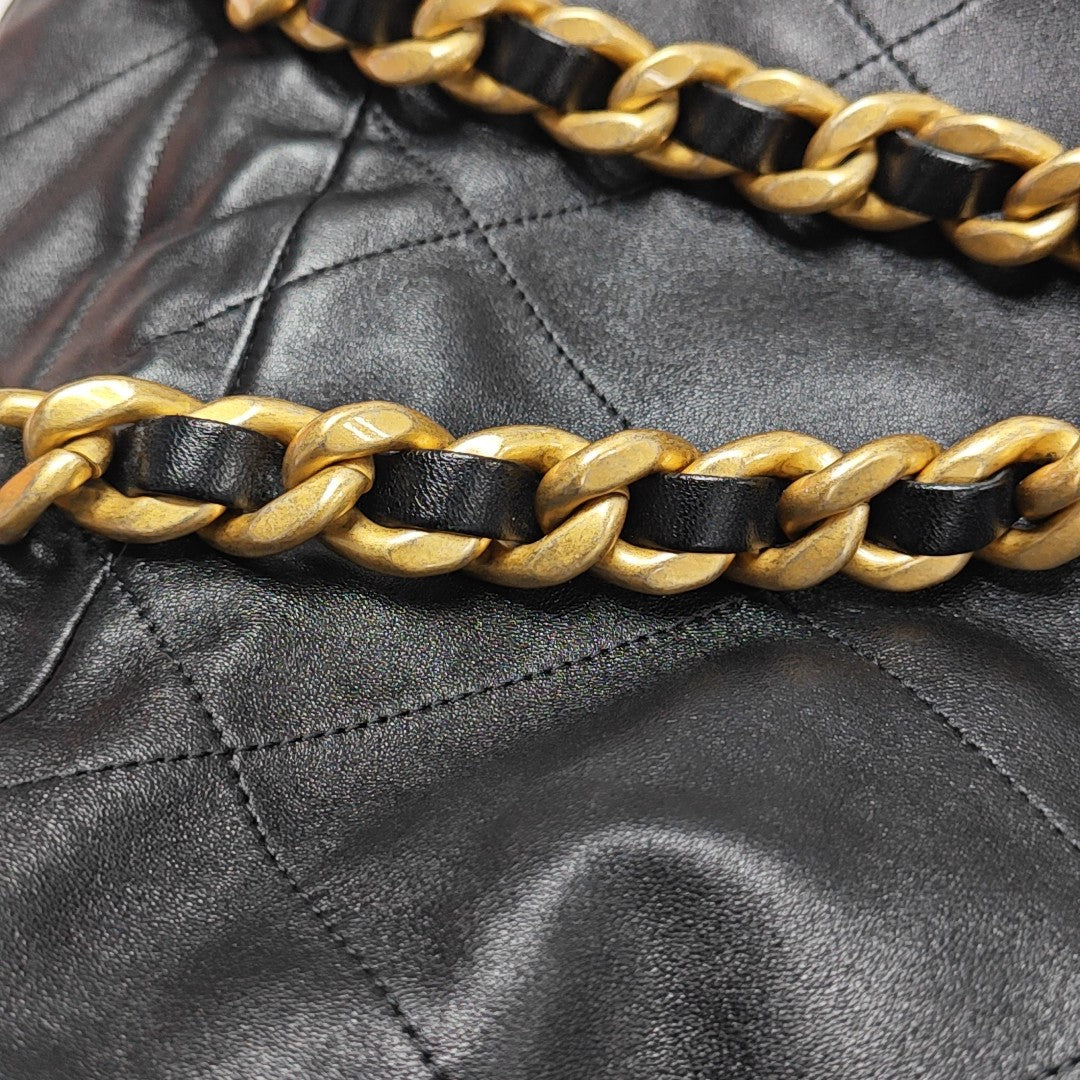 Quilted Lambskin Shoulder Bag Black