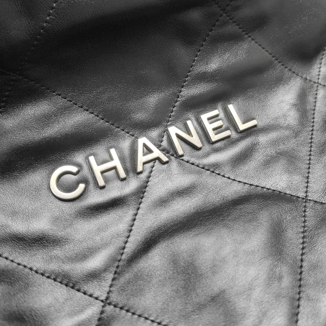 CHANEL 22 Small Quilted Calfskin Black