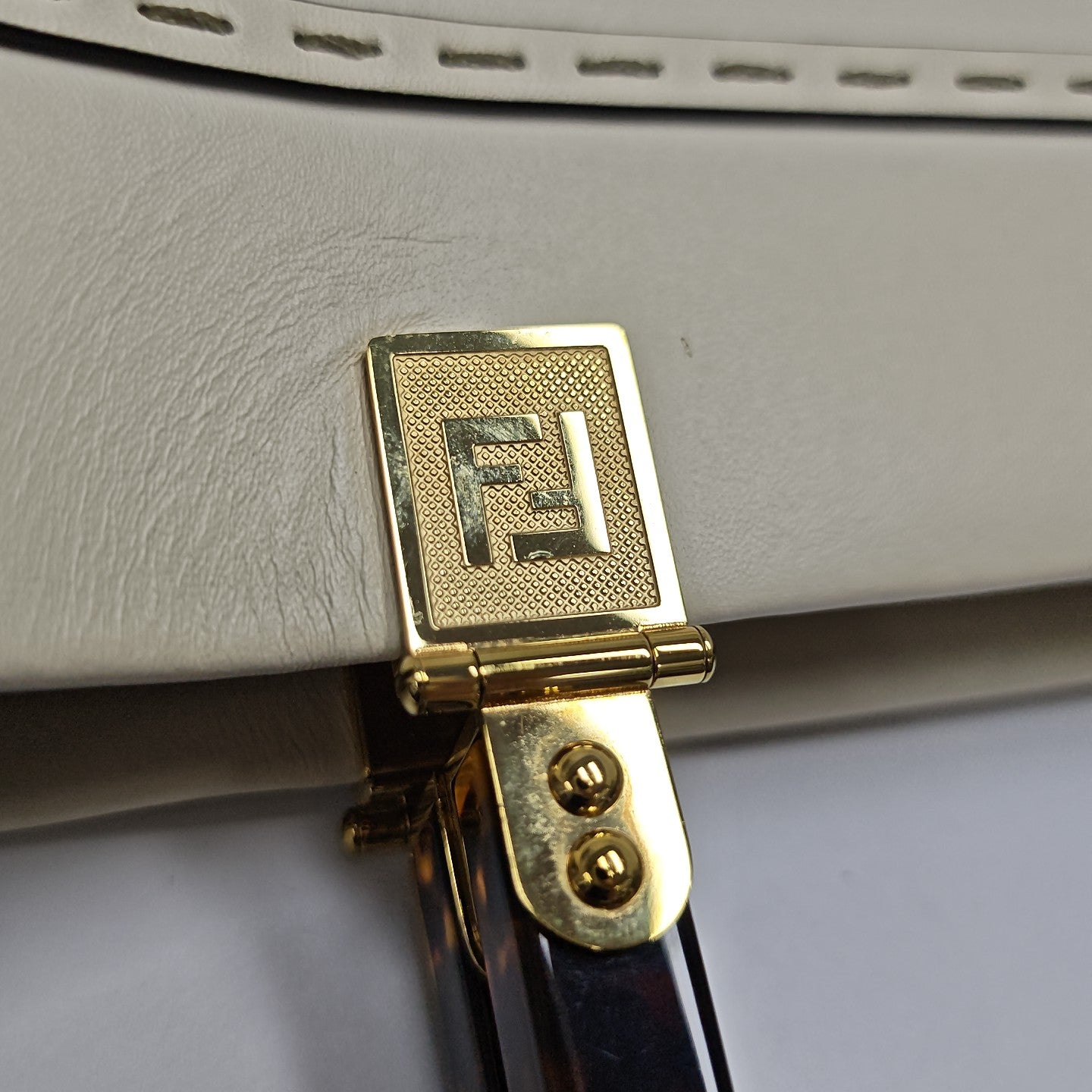 Sunshine Medium Calfskin White